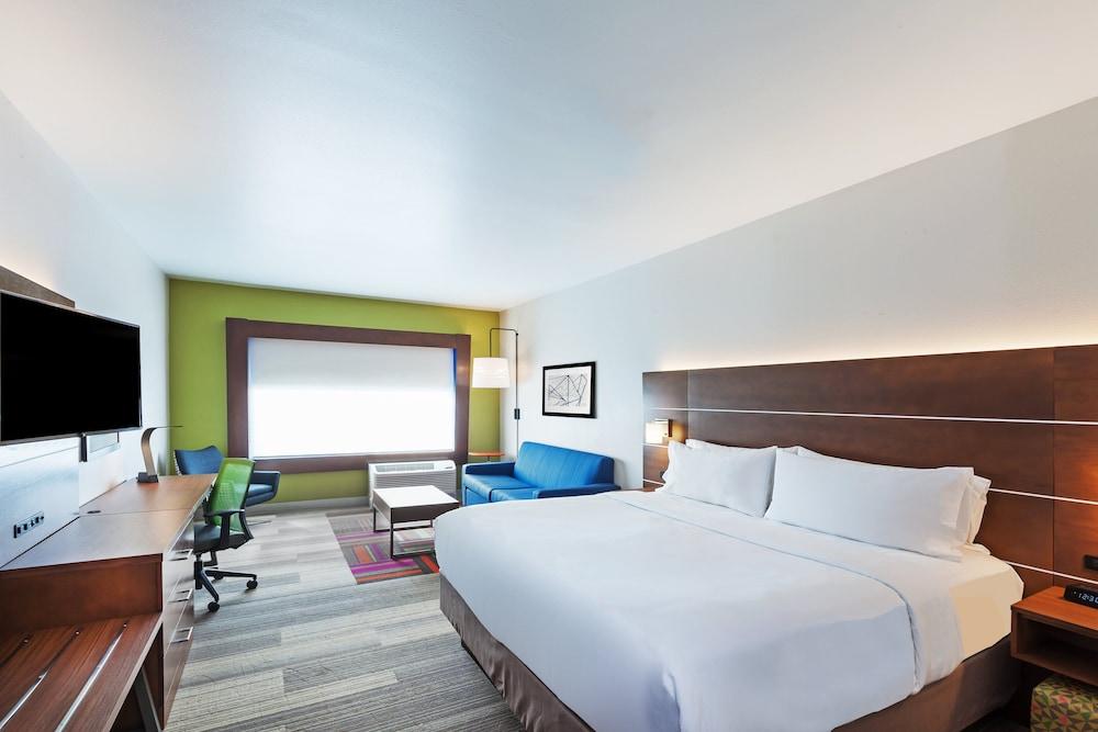 Holiday Inn Express & Suites Chanute by IHG photo 6