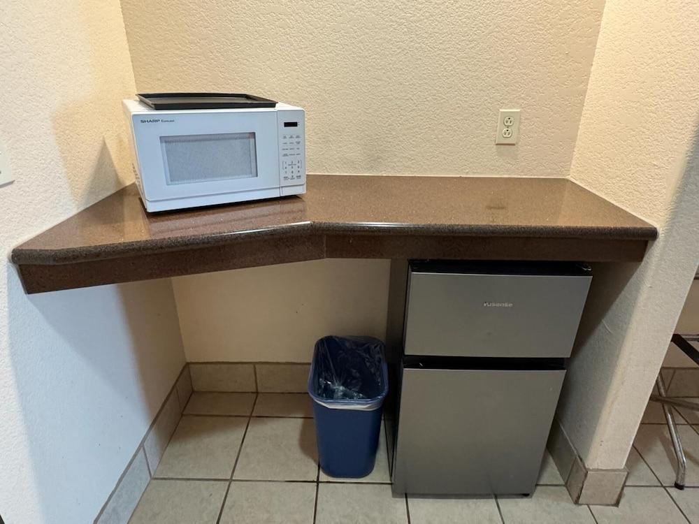 Robinson Inn and Suites photo 19