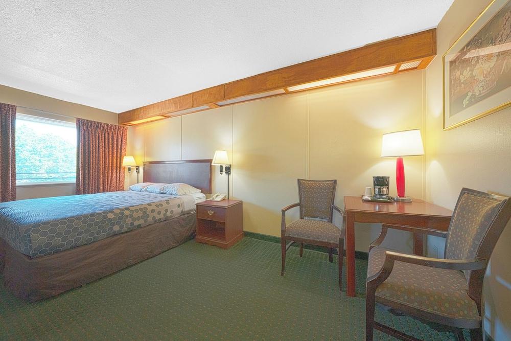 Broadway Inn photo 19