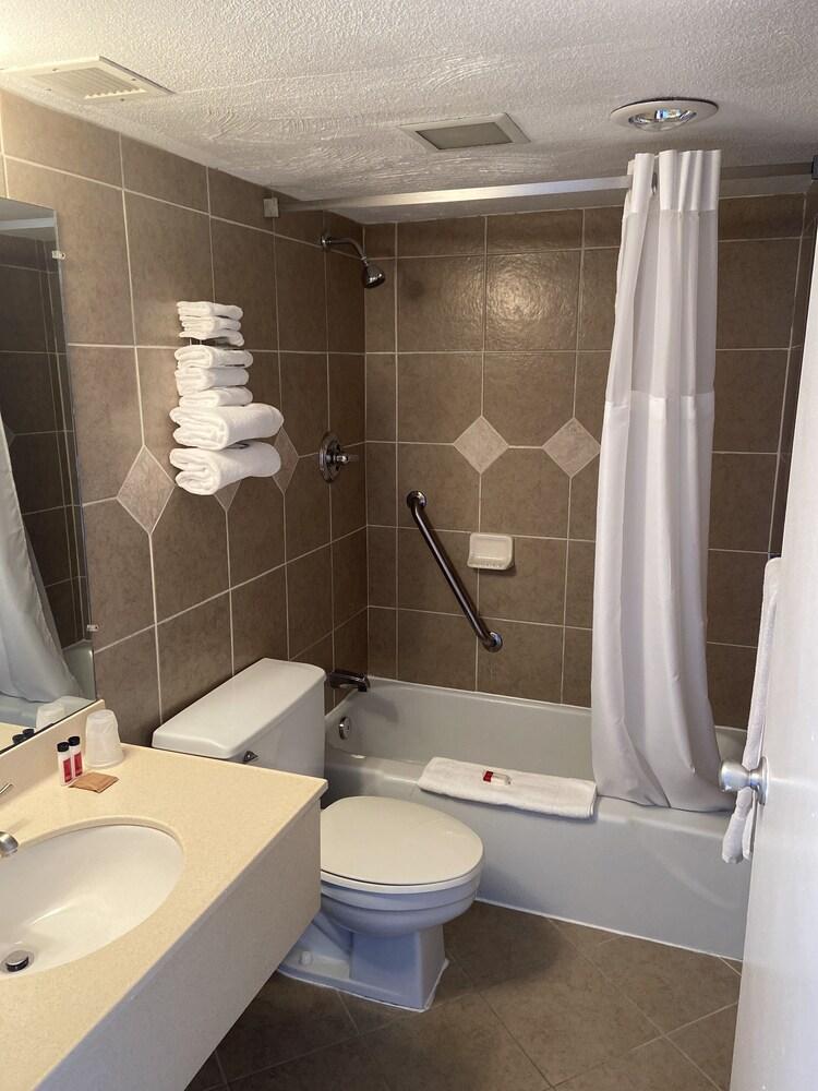 Ramada by Wyndham Butler/Tesla Biohealing Resort photo 8