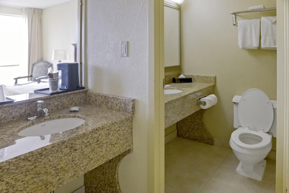 Economy Hotel Plus Wichita photo 16
