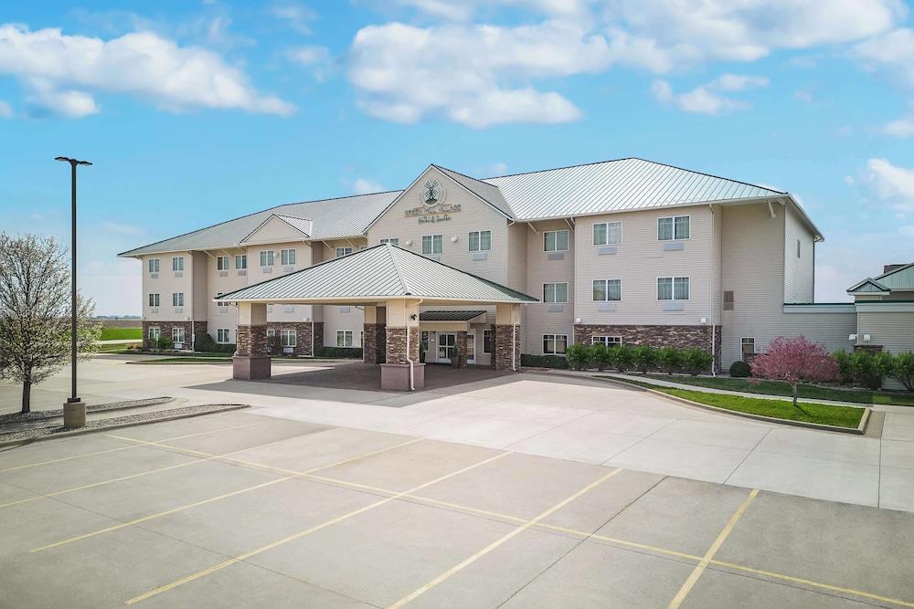 Green Mill Village Hotel & Suites, BW Signature Collection photo 32