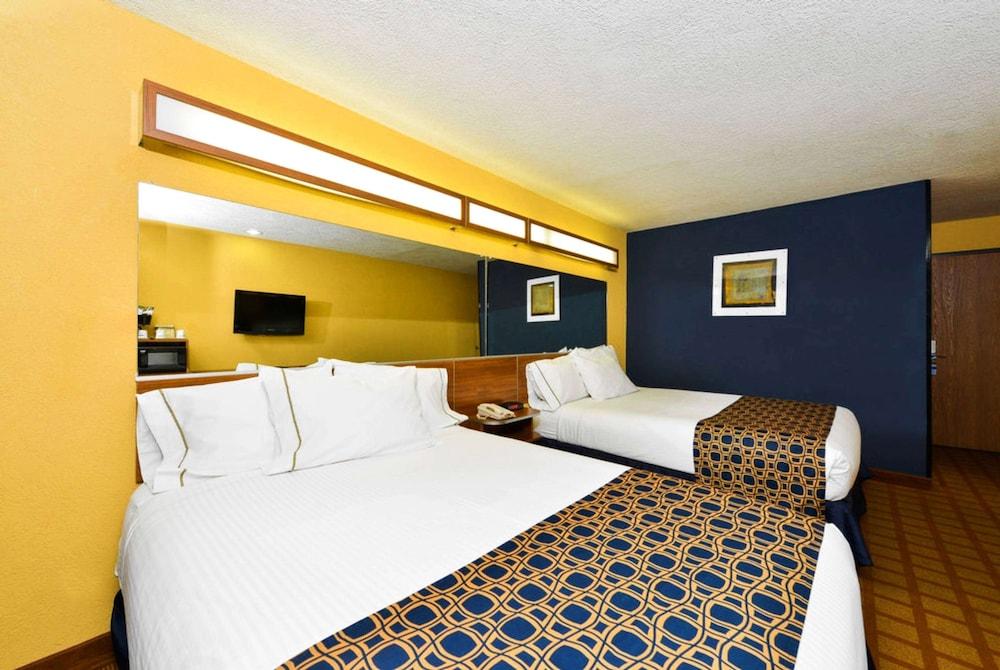 Microtel Inn & Suites by Wyndham New Braunfels photo 17