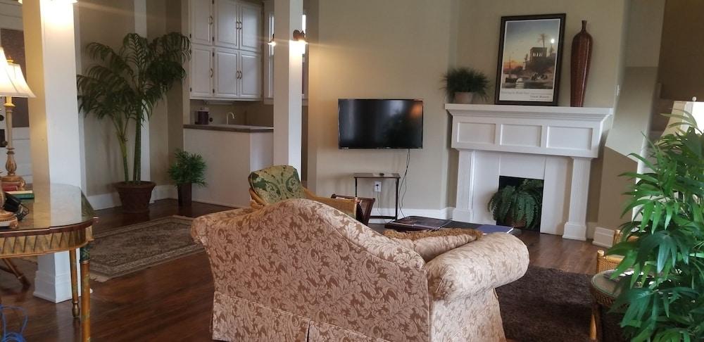 Downtown Guest Quarters Hotel photo 28