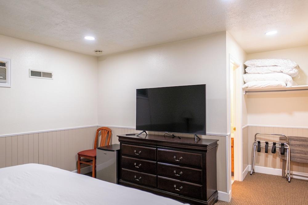 Road Creek Inn photo 25
