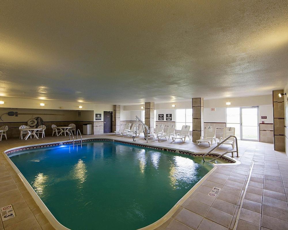 Quality Suites Addison - Dallas photo 10