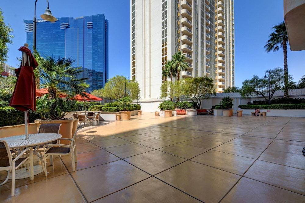 Jet Luxury Resorts @ The Signature Condo Hotel photo 32
