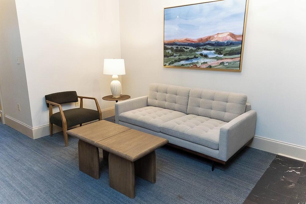 Carriage House Hotel photo 31