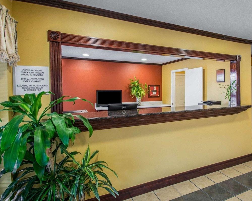Econo Lodge Defuniak Springs I-10 photo 4