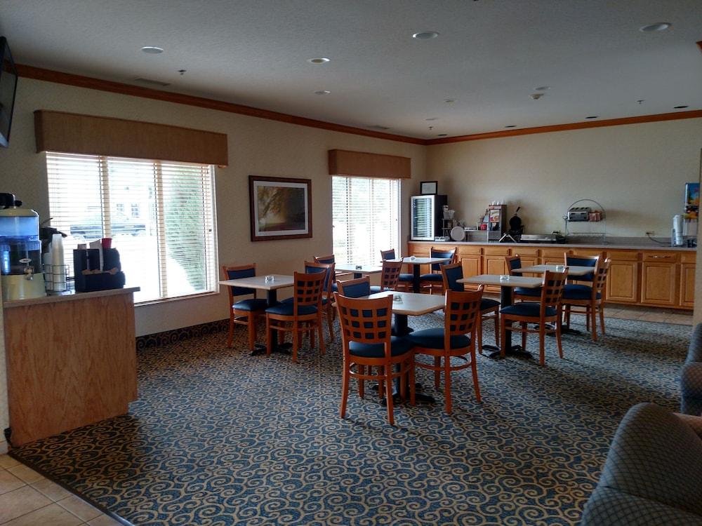 Holiday Inn Express Toledo West - Napoleon by IHG photo 28