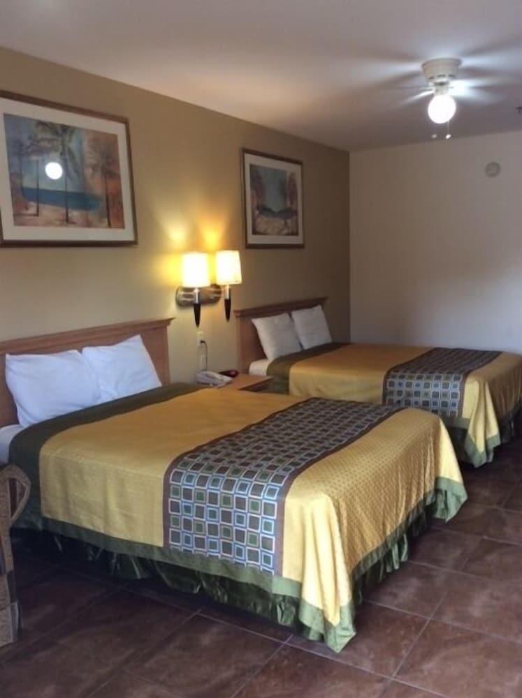 Texas Inn Weslaco photo 25