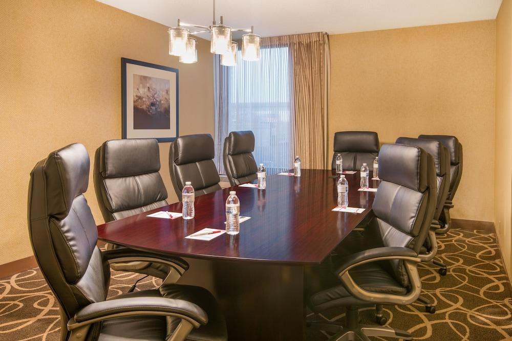 Crowne Plaza Newark Airport by IHG photo 61
