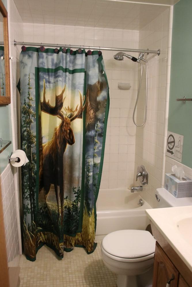 Yellowstone Wildlife Cabins photo 13