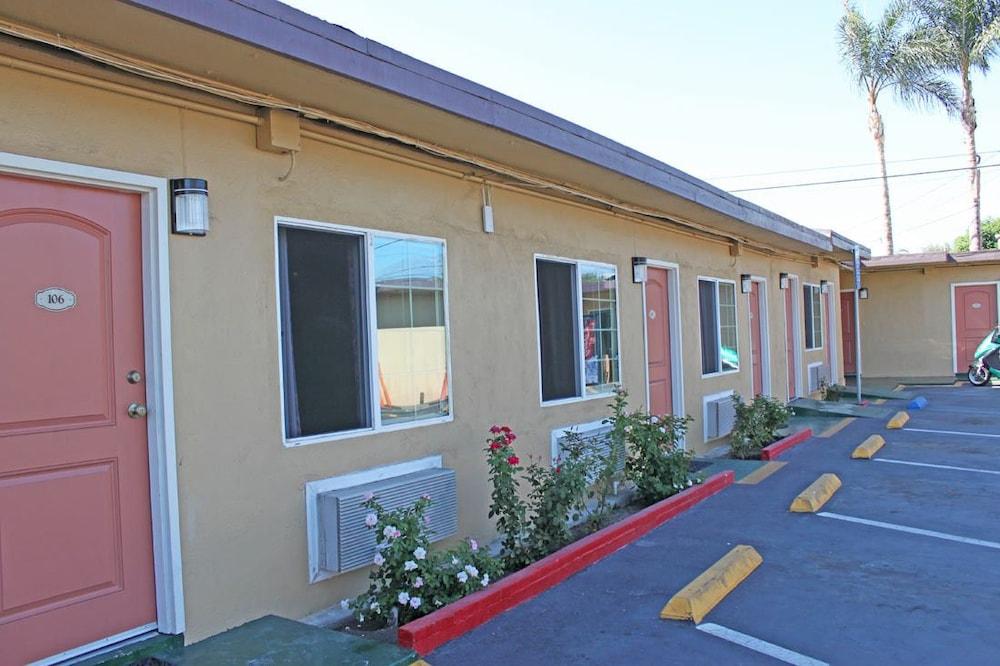 Royla Motel photo 21
