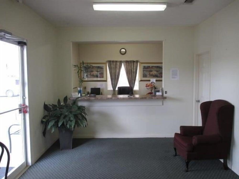 Royal Inn Taylorsville photo 2