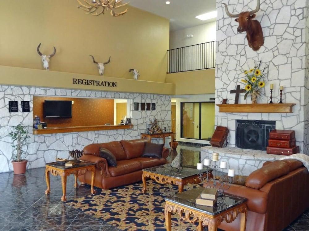 Texan Inn By OYO Beeville US-181 photo 2