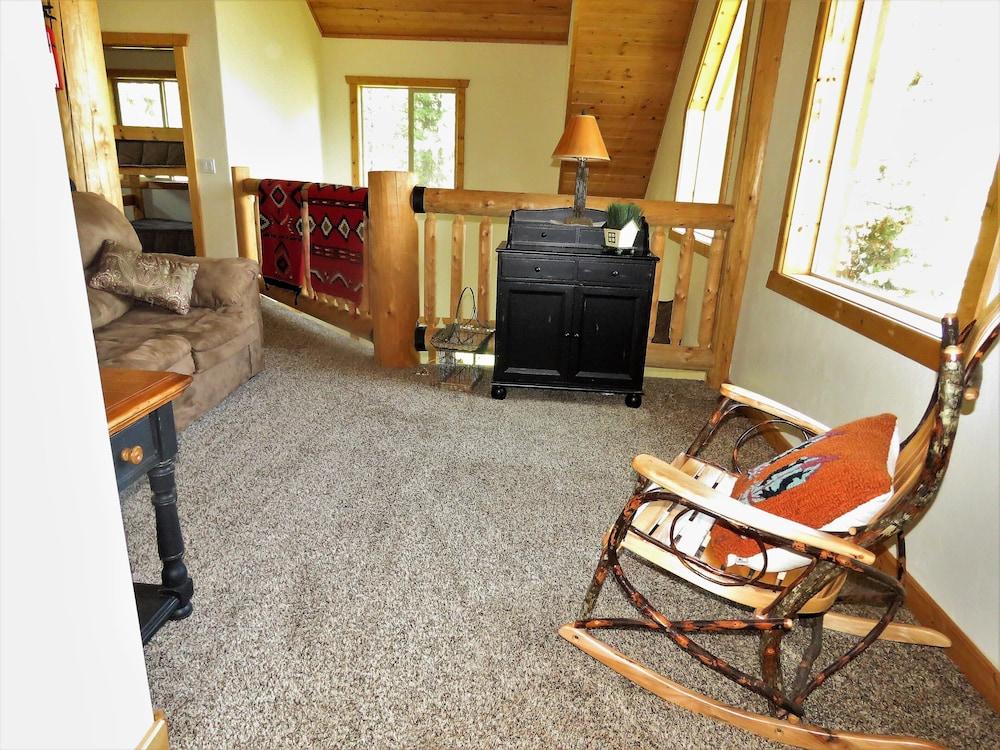 The Hideaway Hostel near Yellowstone photo 2