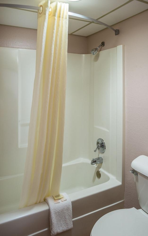 Prime Rate Inn photo 21