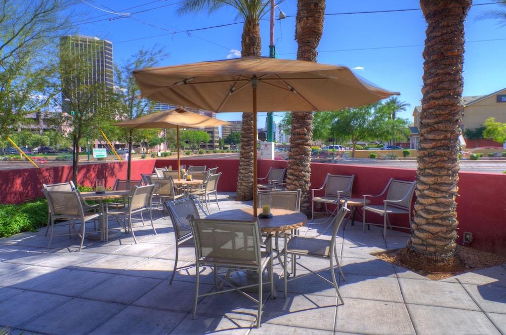 Holiday Inn Express & Suites Phoenix Midtown by IHG photo 72