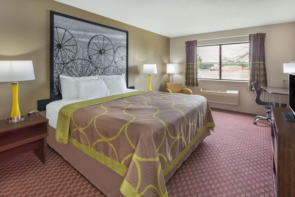 Super 8 by Wyndham Hebron Lowell Area photo 12