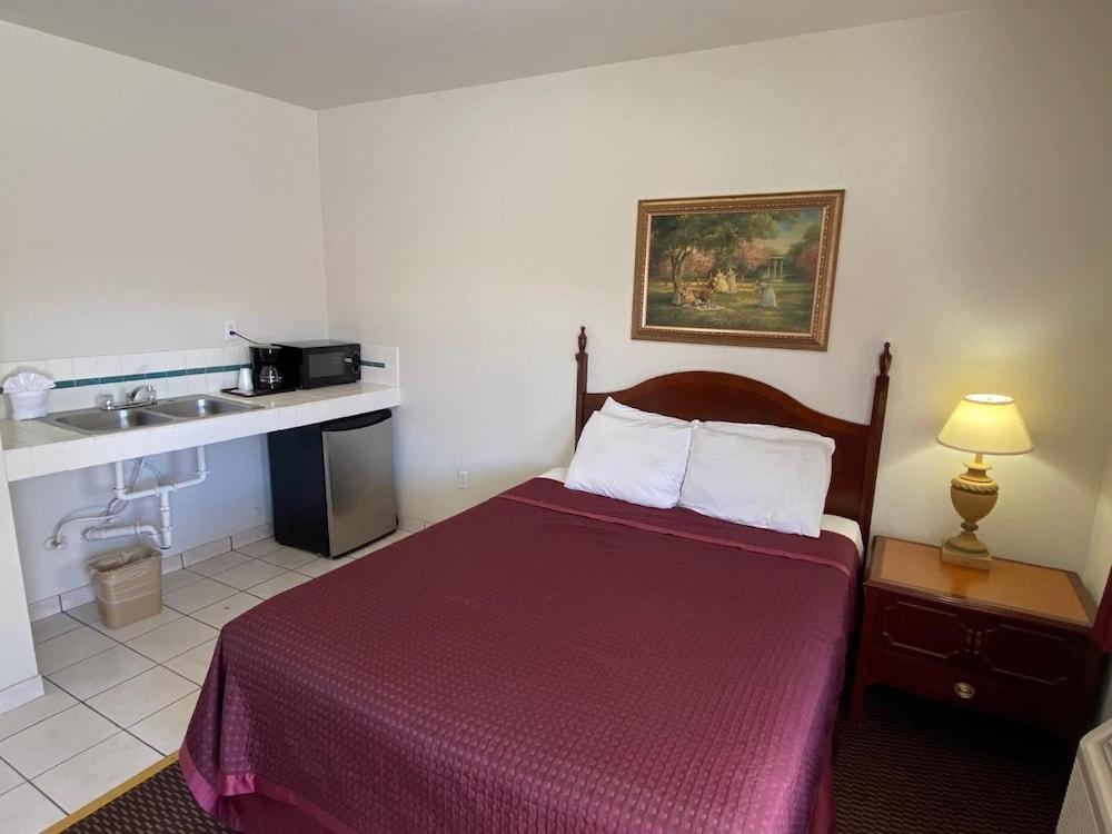 Economy Inn photo 49