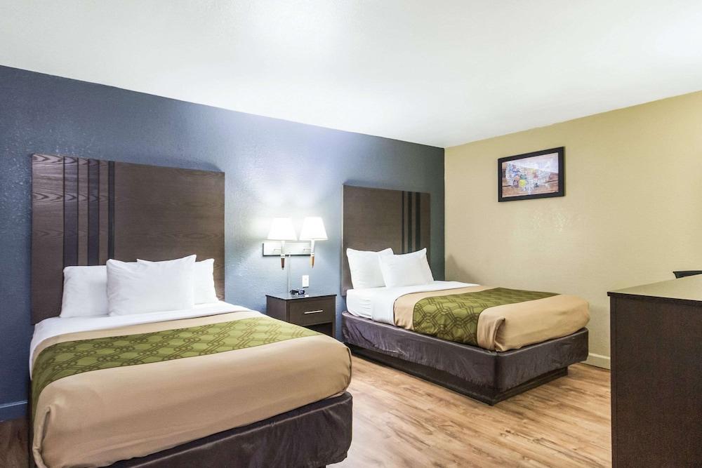 Econolodge Inn & Suites photo 7