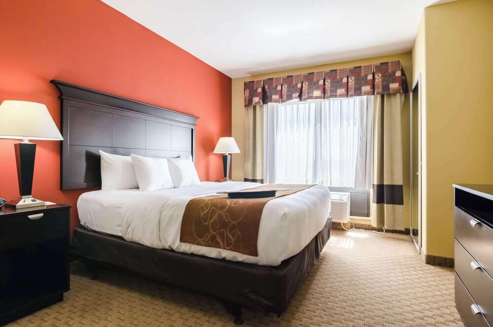 Comfort Suites Salina South photo 31