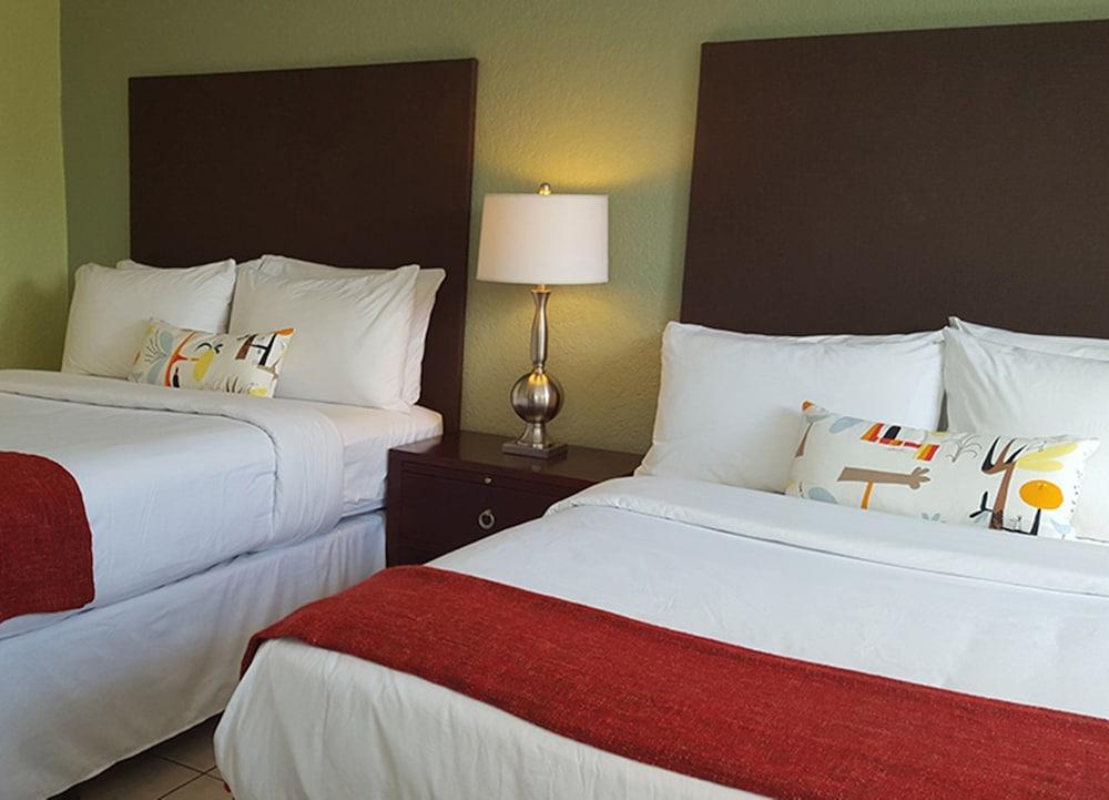 The Cabanas Guesthouse & Spa - Caters to Gay Men photo 2