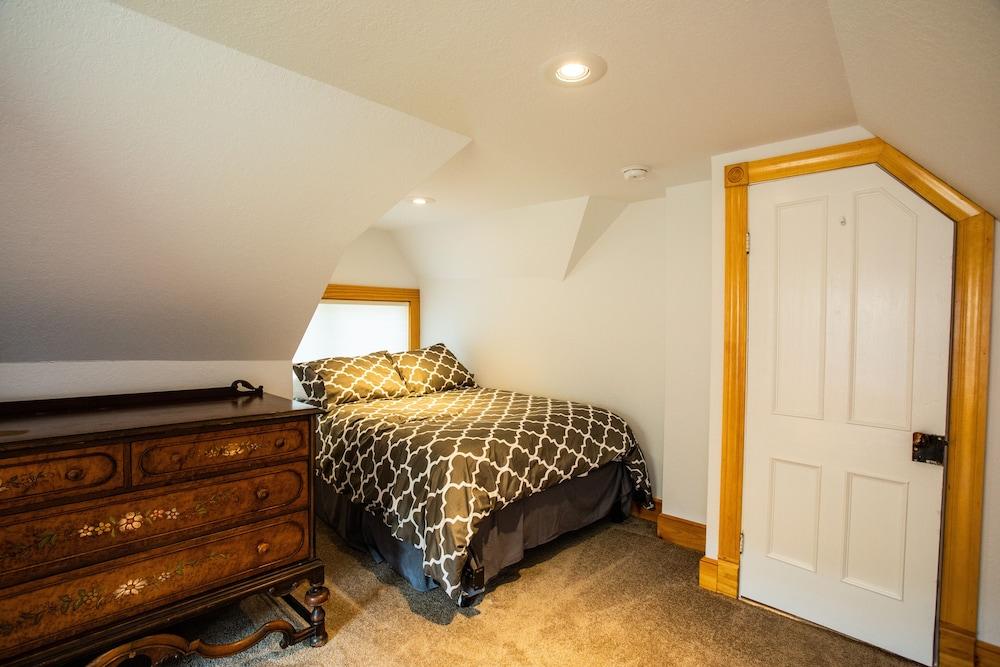 Blue Hill Lodge photo 2