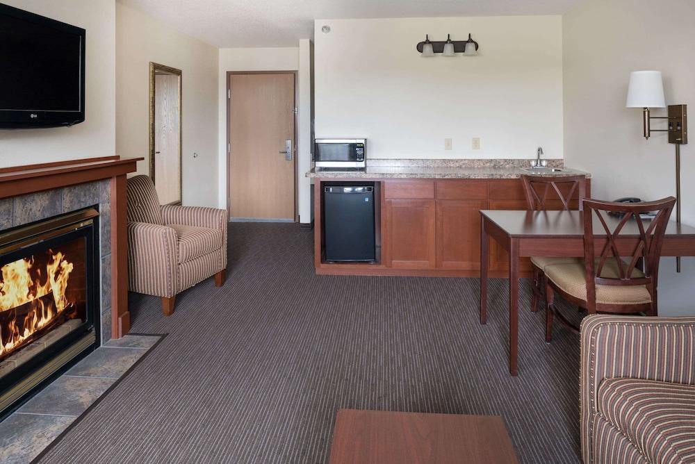 AmericInn by Wyndham Valley City - Conference Center photo 8