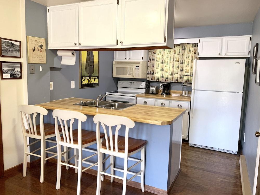 Sunset Condominiums photo 17