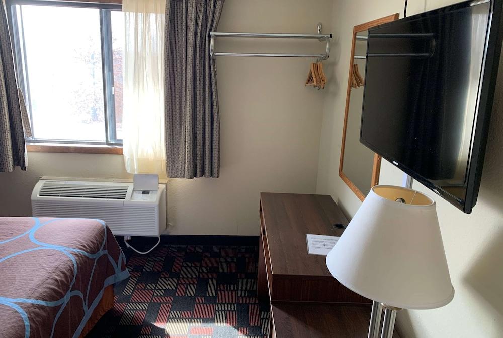 Super 8 by Wyndham Boonville photo 16