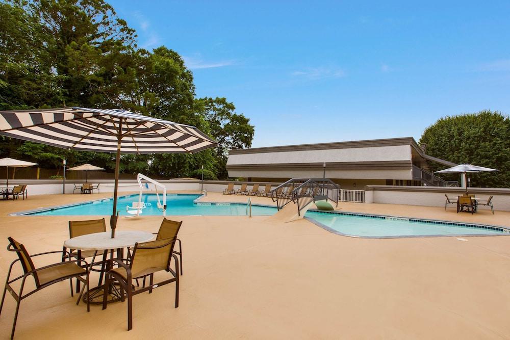 Clarion Pointe Morrow - Atlanta South photo 20