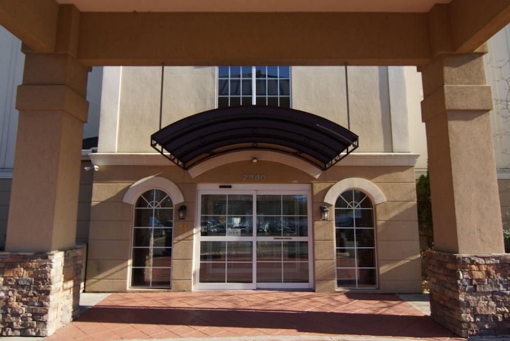 Comfort Suites Near University photo 44