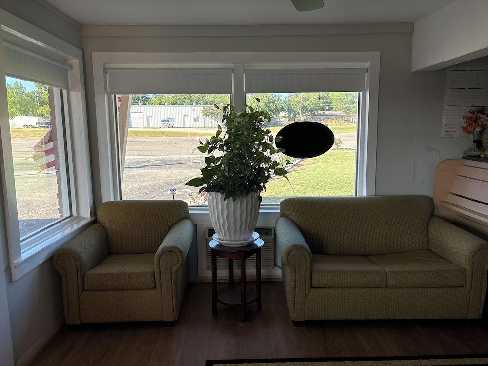 Budget Inn photo 12