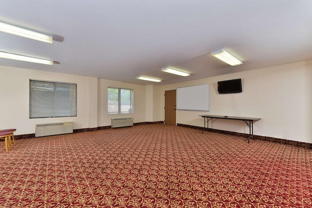 Americas Best Value Inn & Suites Morrow Atlanta photo 17