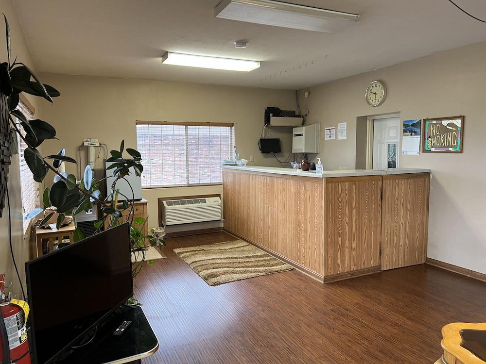 Town & Country Motel photo 17