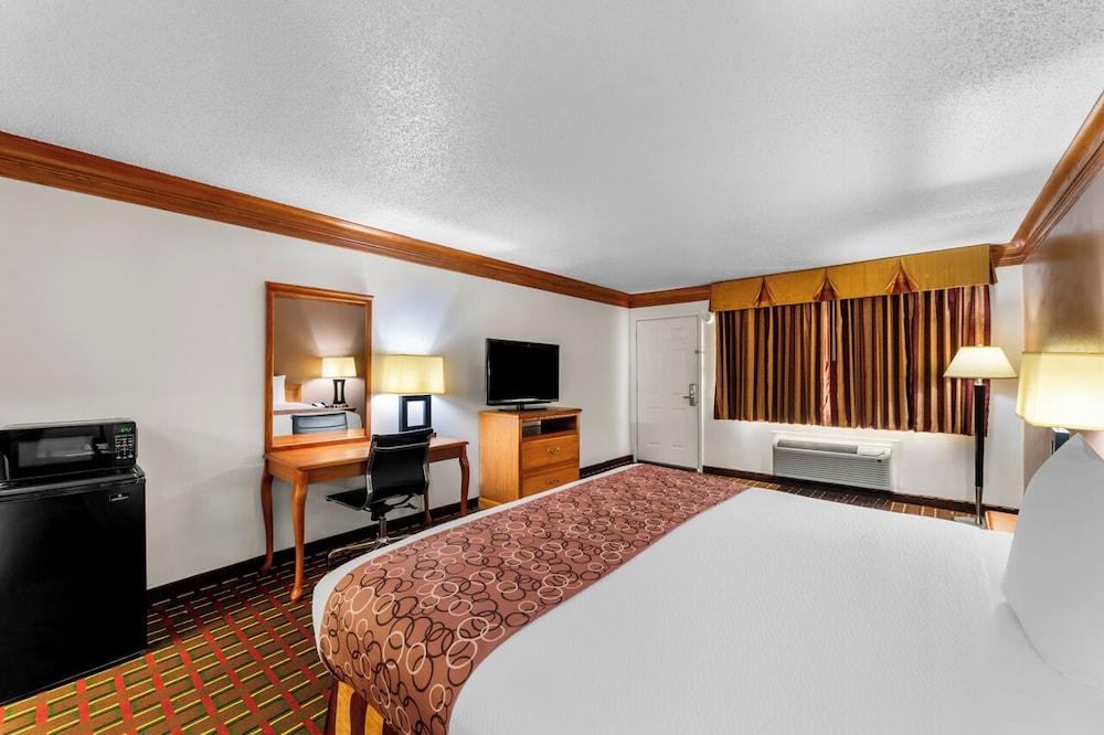 Scottish Inn Decatur photo 5