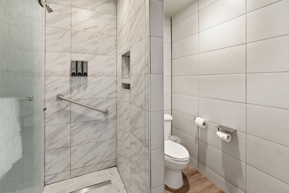 Le Blanc Inn & Suites photo 87
