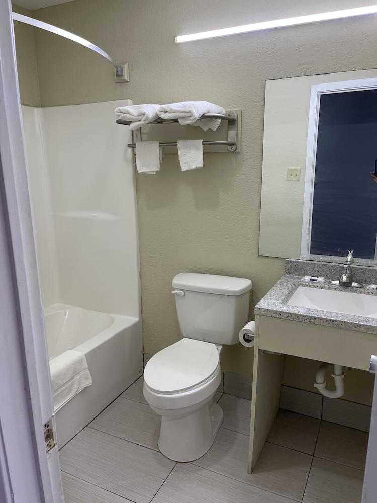 Americas Best Value Inn Alexandria photo 15