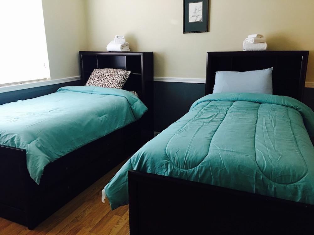 Traveler's Bed & Breakfast Hostel photo 24