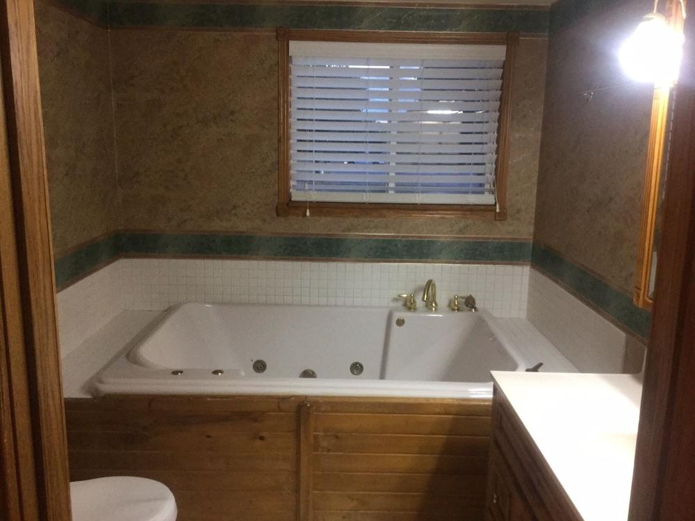 Waters Edge Motel photo 21