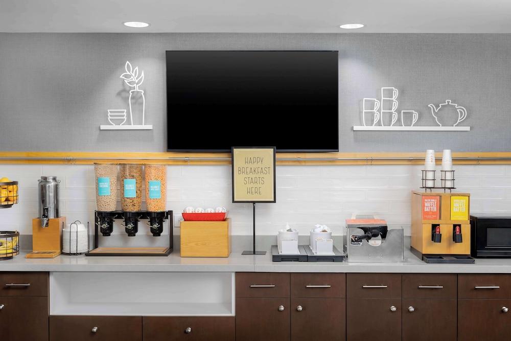 Hampton Inn Louisville-Airport photo 17