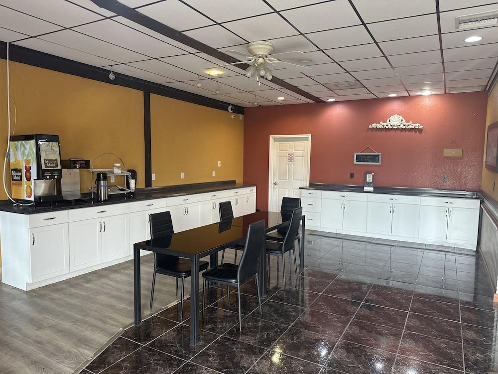 Americas Best Value Inn & Suites North Port photo 3