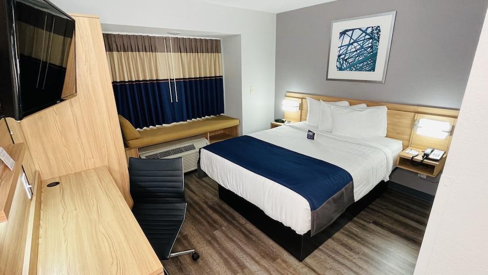 Microtel Inn & Suites by Wyndham Tuscaloosa East photo 7