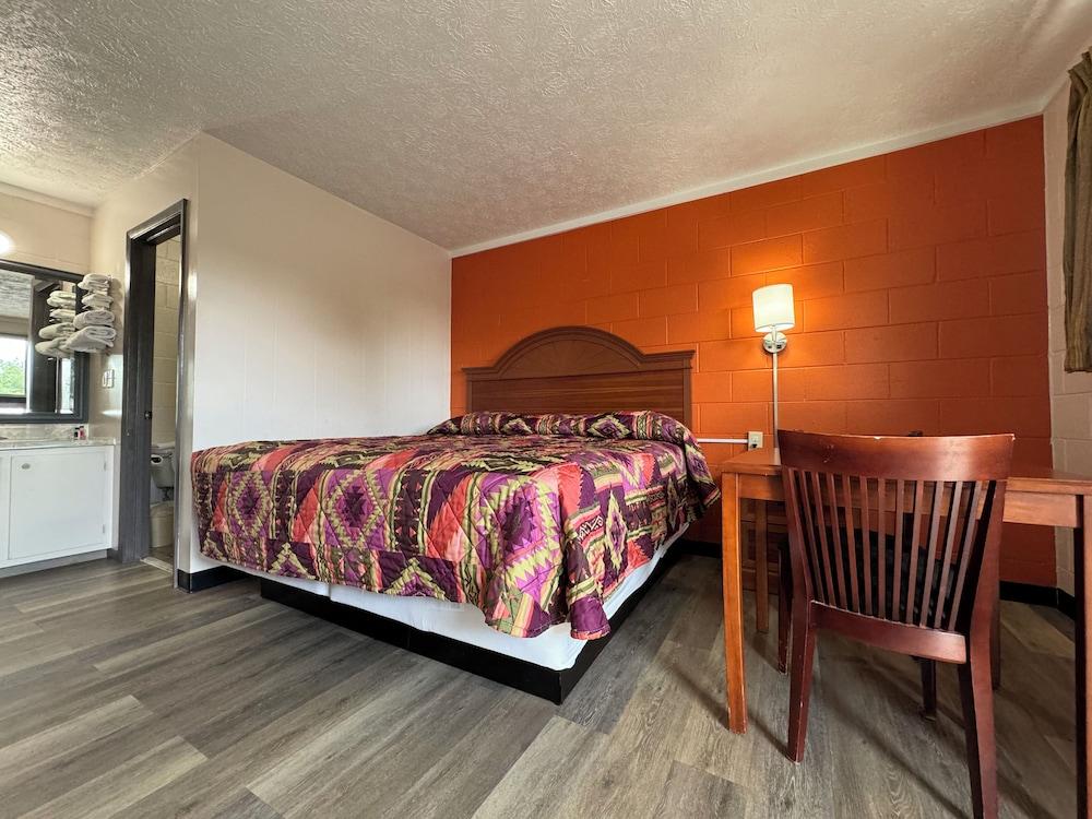 Economy Inn Crossville photo 16