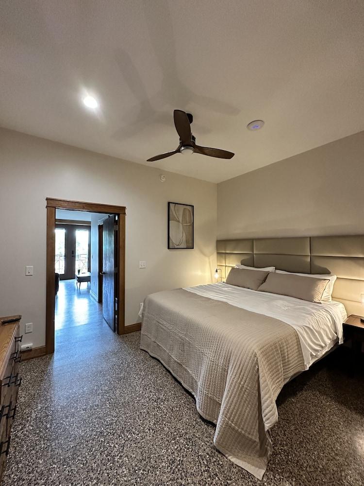 The Lodge Luxury Suites photo 40