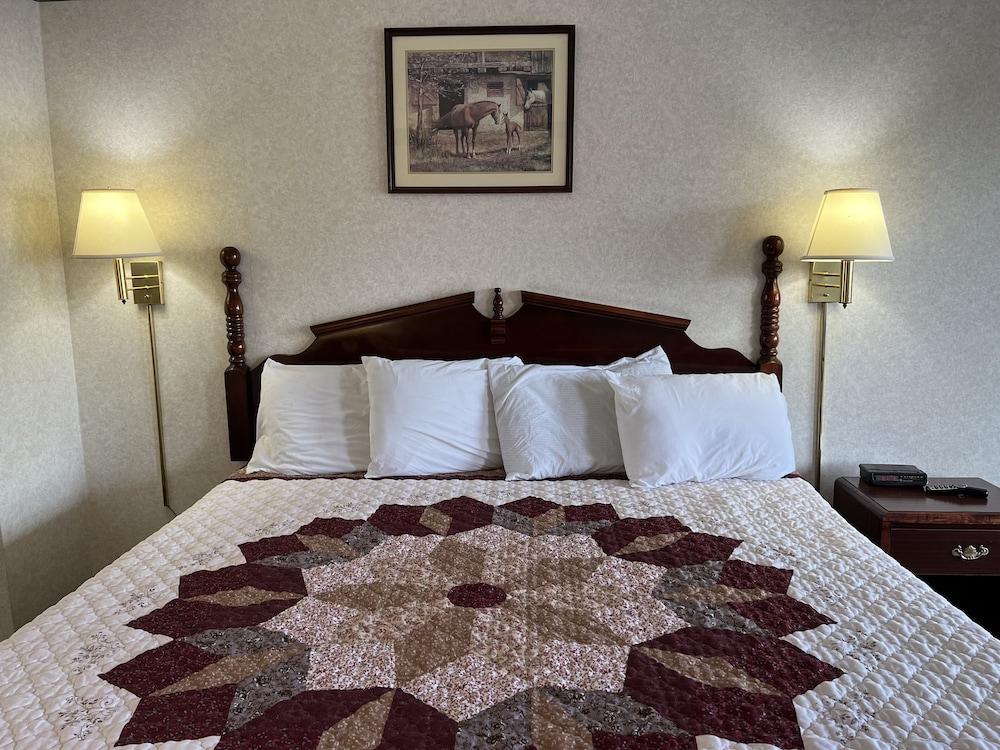 Americas Inn photo 60