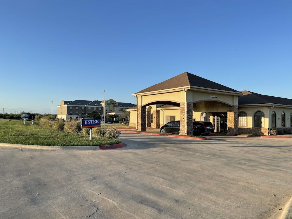 Sunbridge Inn and Suites photo 15