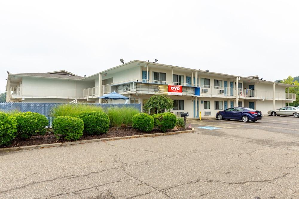 Days Inn by Wyndham New Philadelphia photo 28